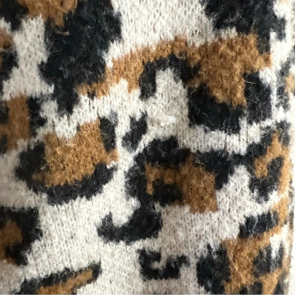 Philosophy Leopard Pattern Sweater Size Medium Soft Knit Pullover Round Neckline - Picture 6 of 7